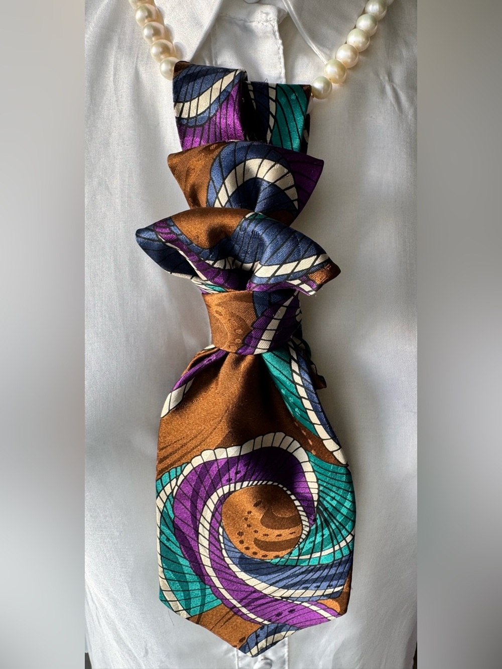 VINTAGE SILK TIE (NECKLACE NOT INCLUDED)